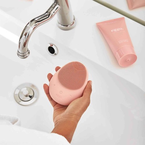 Eggo® Sonic Facial Device - Electric Cleanser & Exfoliator, Vibrating Massager, Silicone Brush for All Skins, Deep Clean, Anti-Aging, Waterproof, Rechargeable Tool (Pink)