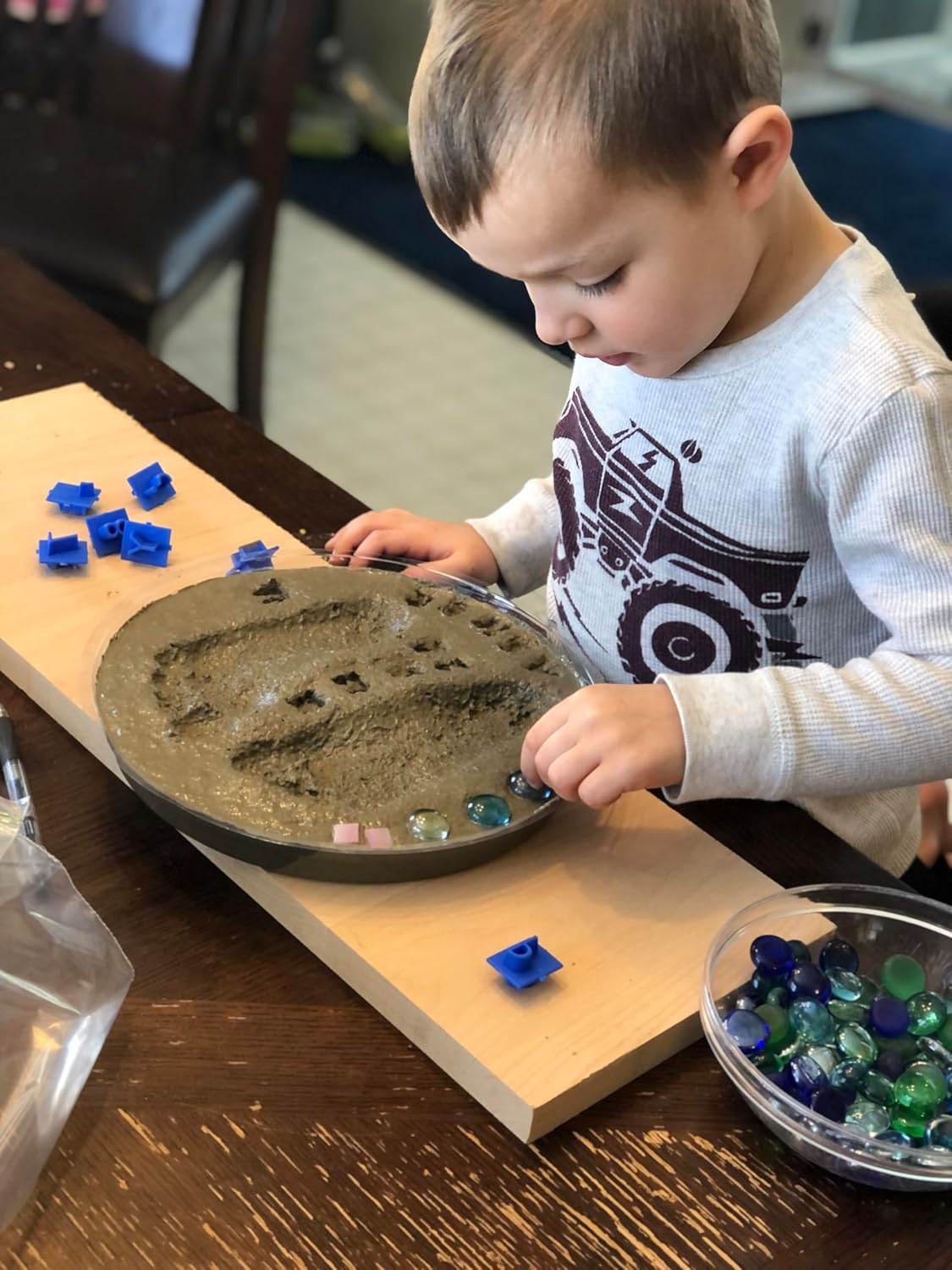 DIY Stepping Stone Kit with Color Pigment, Handprint Stepping Stone, Mother's Day Gift, Footprint Stepping Stone (8 Inch, Green)