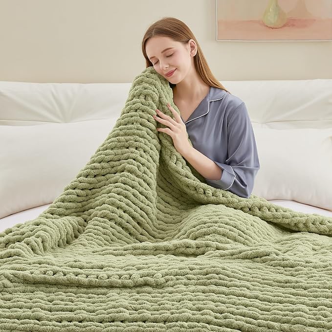 Negwoo Chunky Knit Throw Blanket, 40''*50'' Knitted Throw Chenille Yarn for Bed Couch, Handmade Light Green Crochet Big Thick Blanket, Machine Washable Cute Comfy Blanket for Home Decor