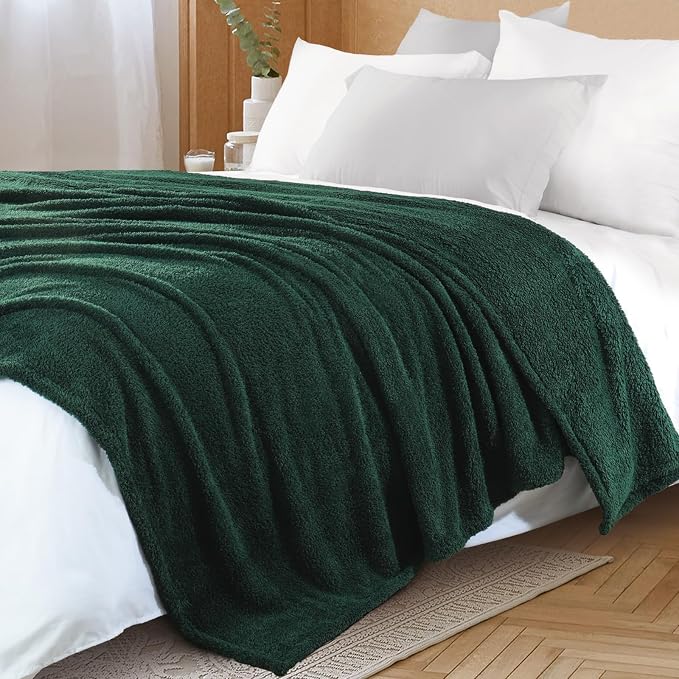 Exclusivo Mezcla Fleece Twin Size Bed Blanket, Ultra Soft, Lightweight and Fuzzy Forest Green Blanket for Women, Home Decor, 60x80 Inches