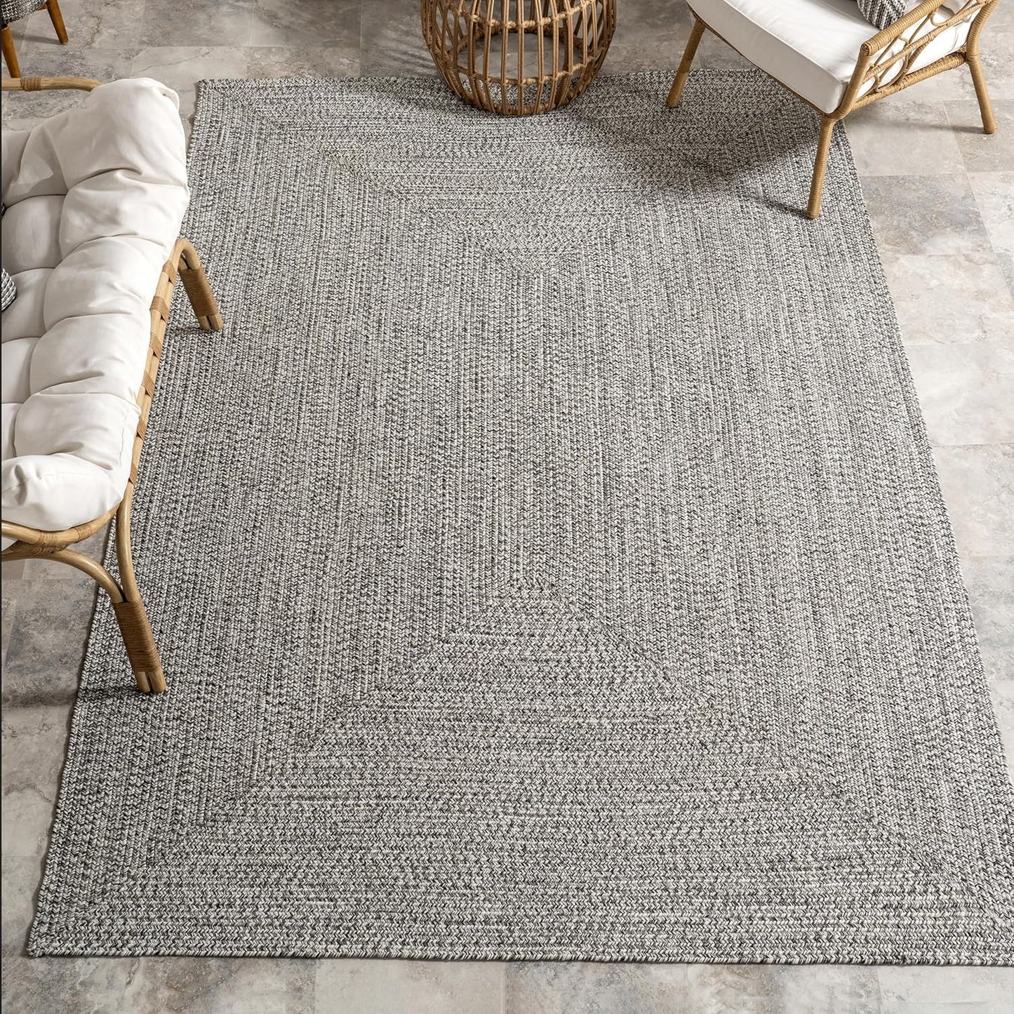 nuLOOM 4' Round Solid Hand Braided Indoor/Outdoor Area Rug, Pet-Friendly, High Traffic, Weather Resistant, for Patio, Balcony, Bedroom, Living, Dining Room, Wynn Salt and Pepper